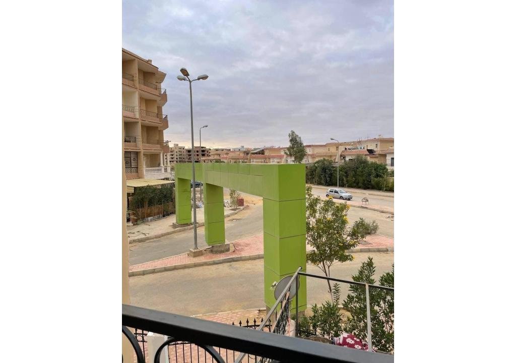 شقة للبيع كمبوند جرين يارد – شقة للبيع خلف مول العرب – شقق على محور جمال عبد الناصر – عقارات 6 أكتوبر – شقة ناصية للبيع – شقة نصف تشطيب – شقق كمبوند أكتوبر – شقة بدريسنج روم – شقة قابلة للتعديل – شقة للبيع بجوار مول العرب