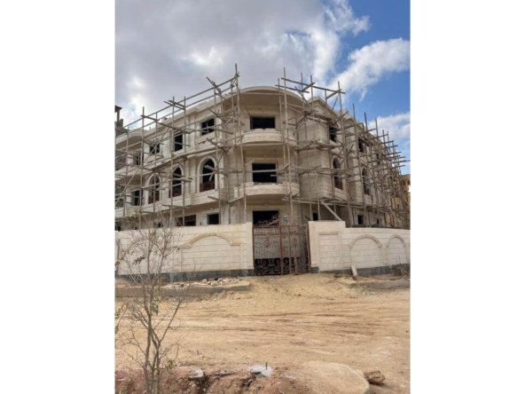 فيلا للبيع بالسياحية الشمالية فيلا دور على شقتين فيلا 745 متر للبيع فيلا بدروم وأرضي وروف عقارات للبيع بالسياحية الشمالية فلل نصف تشطيب استثمار عقاري في الشيخ زايد فلل فاخرة للبيع في مصر